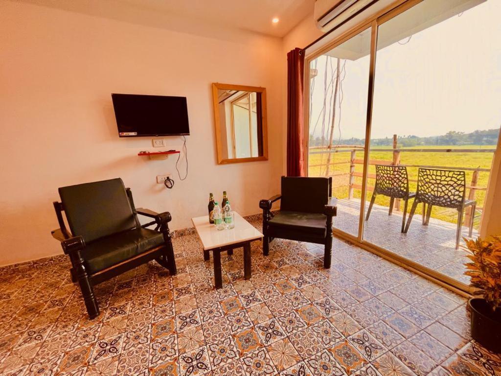 Hotel The Golden Inn -- Studio Rooms -Special For Families, Corporate, Groups, Couples GOA ภายนอก รูปภาพ